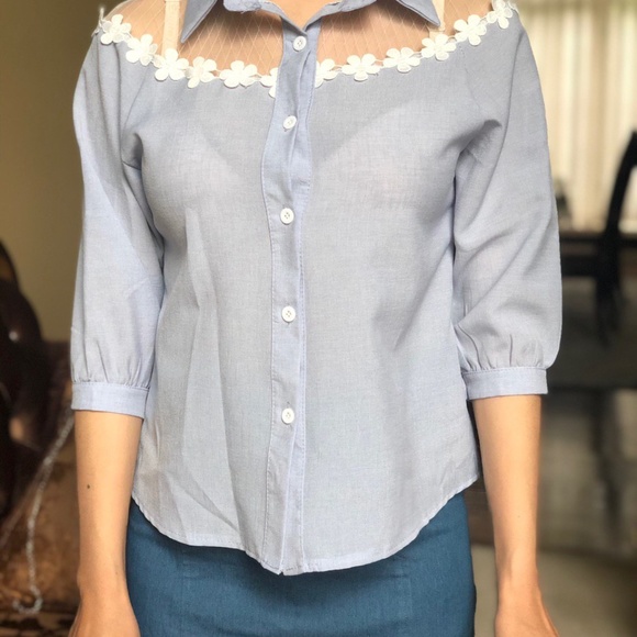 Beautiful top - Picture 3 of 3